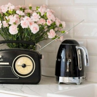 Smeg KLF04BLEU Elkedel m. Temperatur 1,7L Sort