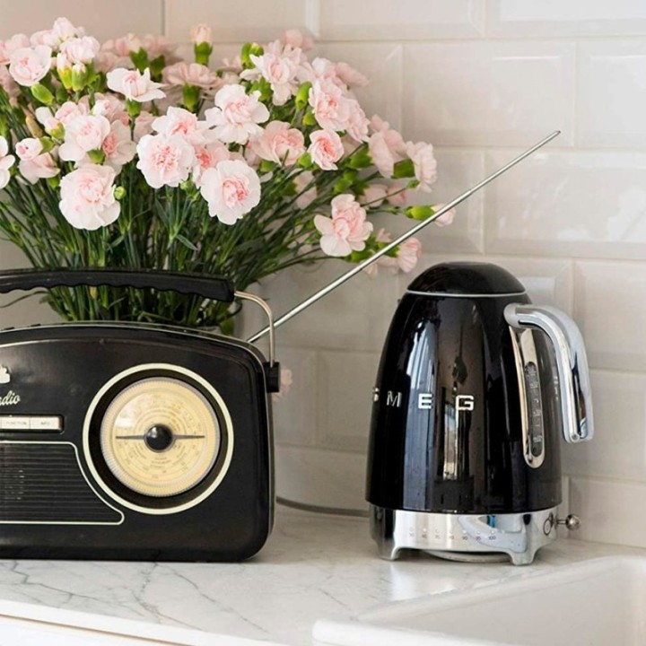 Smeg KLF04BLEU Elkedel m. Temperatur 1,7L Sort