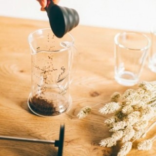 Hario Stempelkande Slim 0,24 L Sort