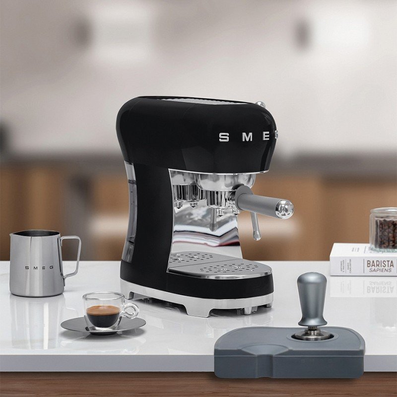 Smeg ECF02BLEU Espressomaskine Sort