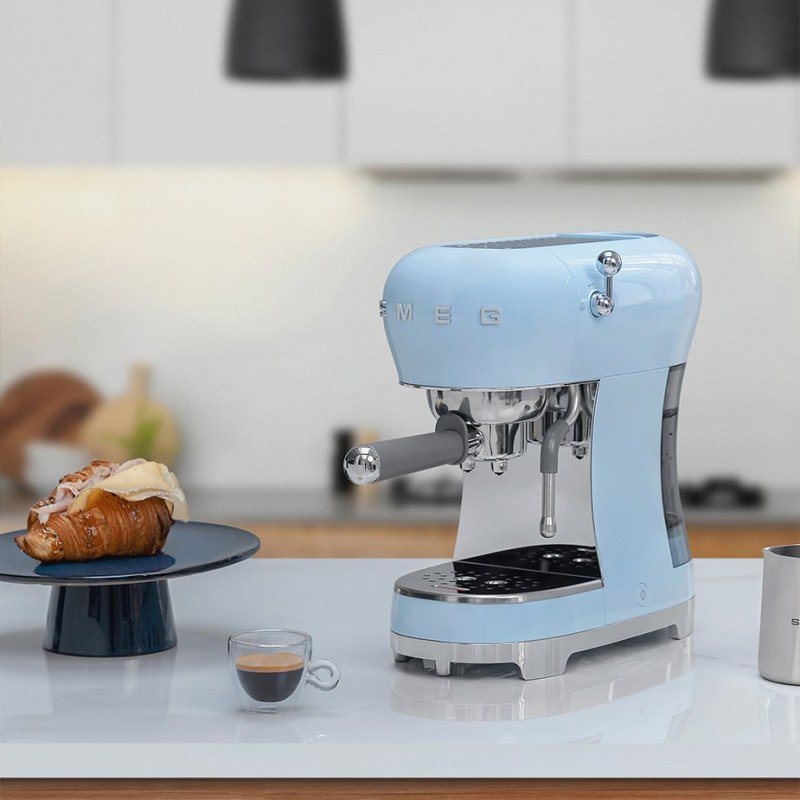 Smeg ECF02PBEU Espressomaskine Pastelblå