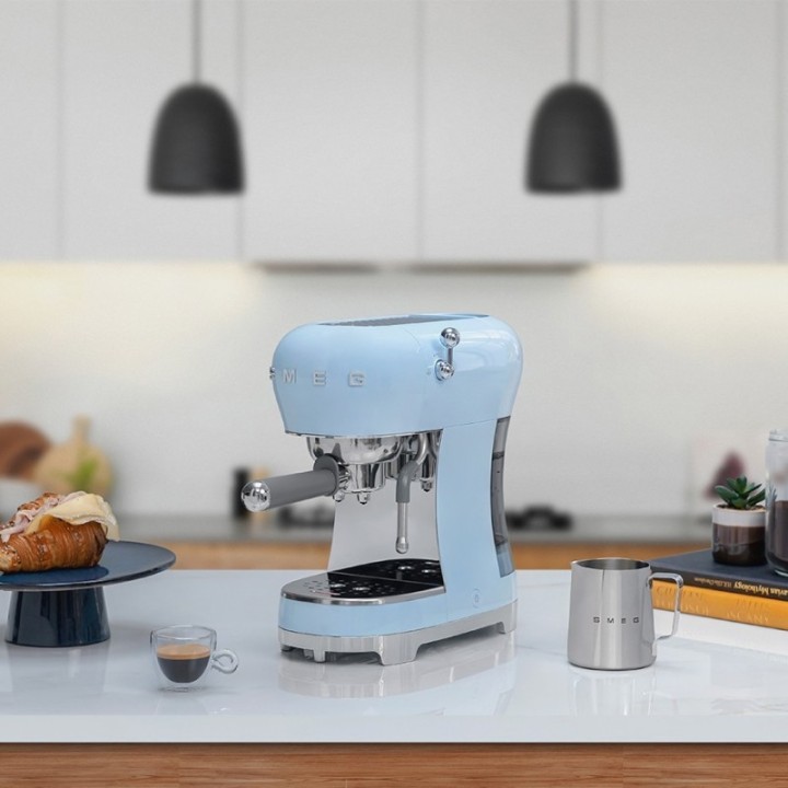 Smeg ECF02PBEU Espressomaskine Pastelblå
