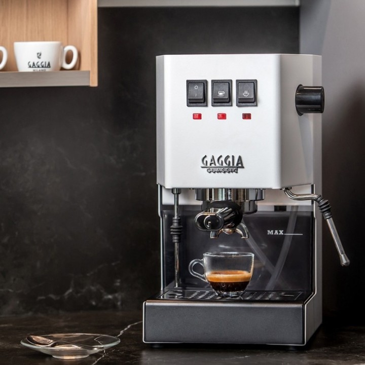 Gaggia Classic E24 Hvid Espressomaskine Inkl. Eureka Mignon Zero 55s Mat Sort Espressokværn & Baristaudstyr