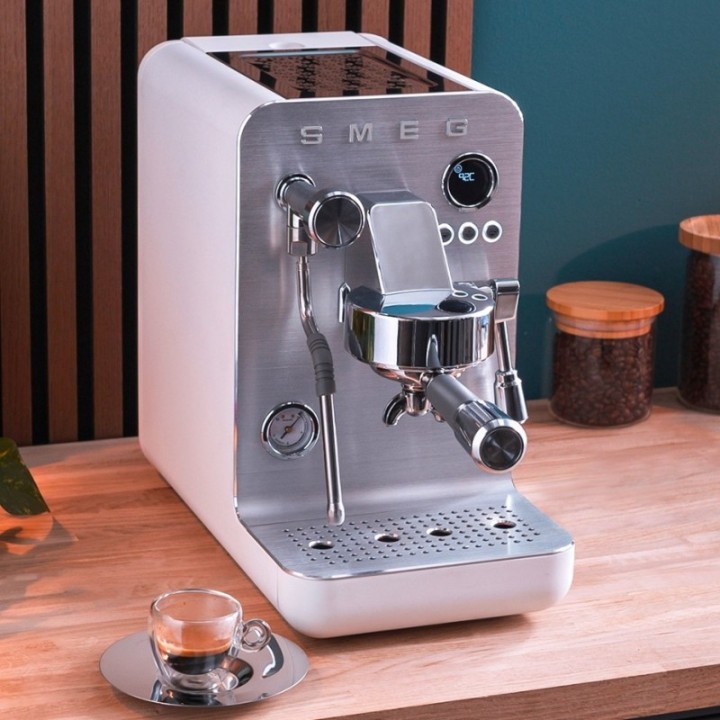 Smeg EMC02WHMEU Minipro Semiautomatisk Espressomaskine Hvid
