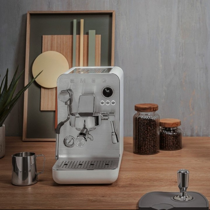 Smeg EMC02WHMEU Minipro Semiautomatisk Espressomaskine Hvid