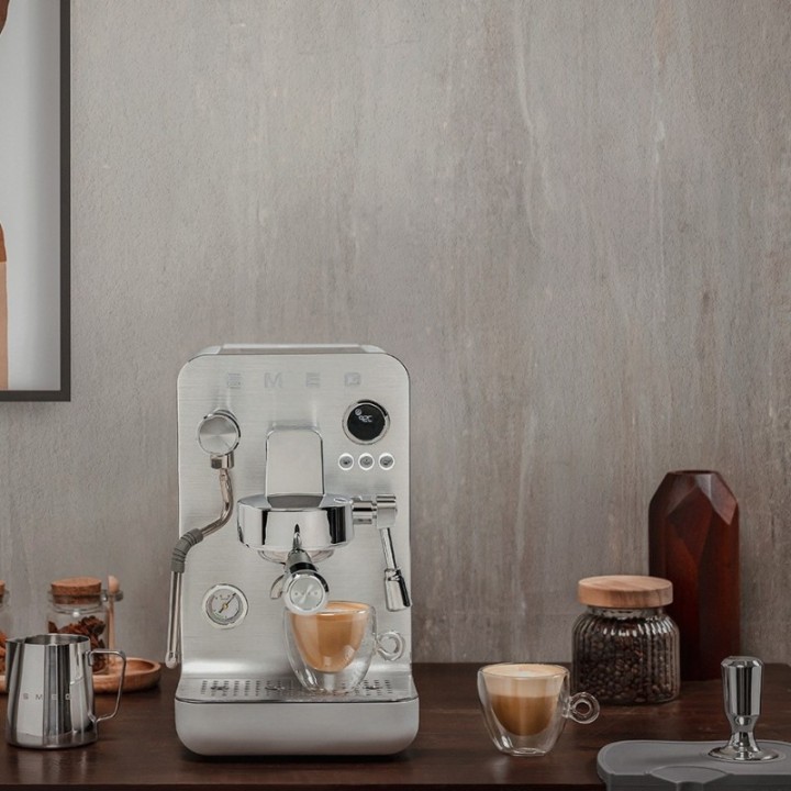 Smeg EMC02WHMEU Minipro Semiautomatisk Espressomaskine Hvid