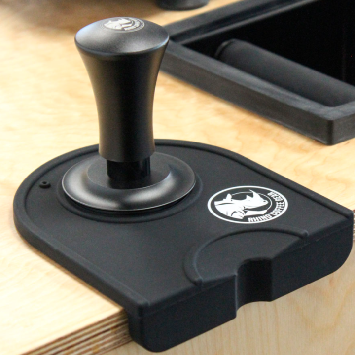 Rhino Classic Portafilter Stampemåtte med kant Sort