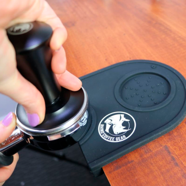 Rhino Classic Portafilter Stampemåtte med kant Sort