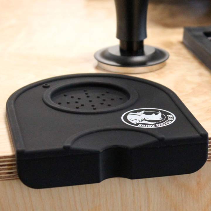 Rhino Classic Portafilter Stampemåtte med kant Sort