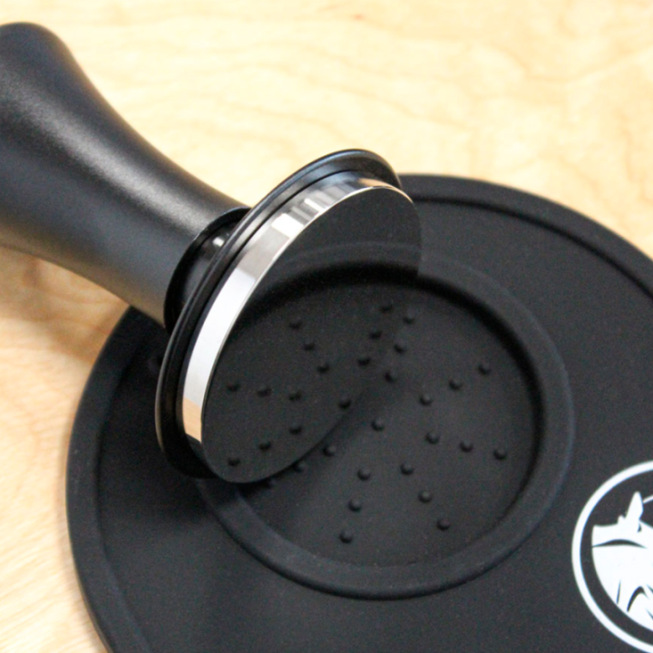 Rhino Classic Portafilter Stampemåtte med kant Sort