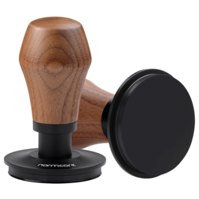Normcore V4 Tamper med Fjeder & Titaniumsbelægning 58 mm Valnød