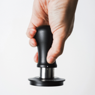 Normcore V5 Tamper med Fjeder & Titaniumsbelægning 53,3 mm Sort