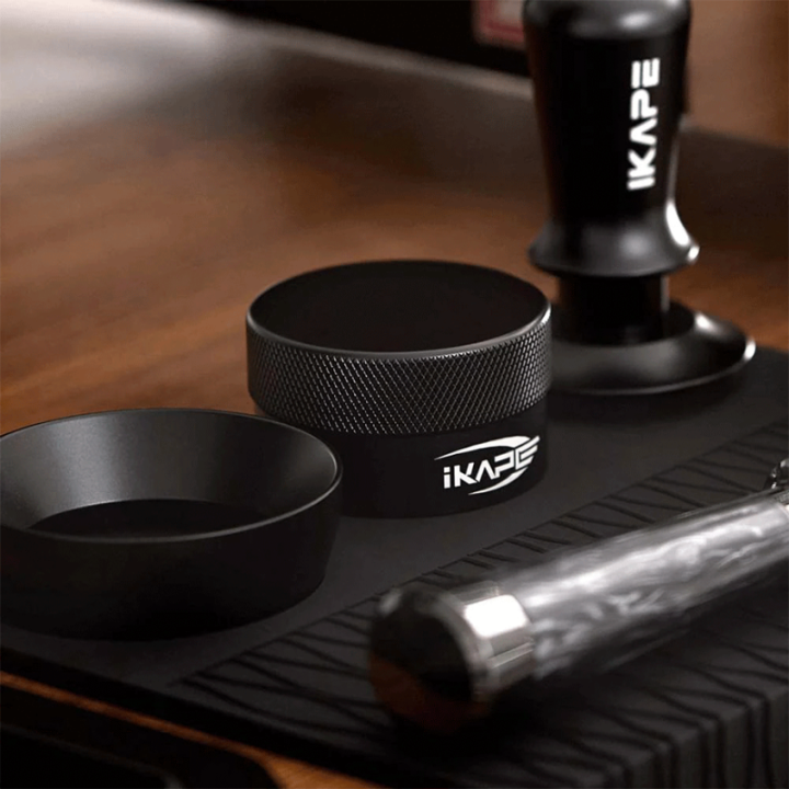 IKAPE Coffee Gravity Leveling Tool V1 Titanium 58 mm Sort