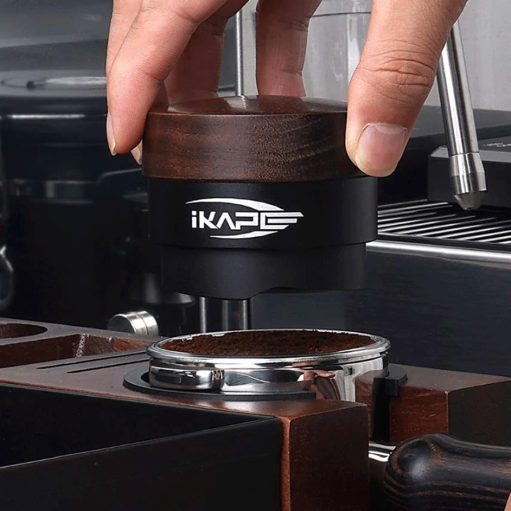 IKAPE Coffee Gravity Leveling Tool V1 Titanium 53,3 mm Valnød