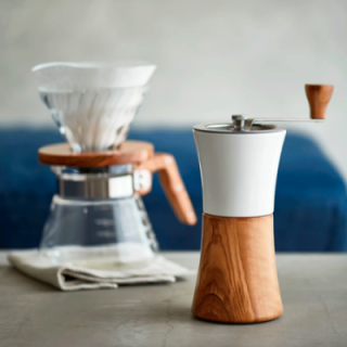 Hario V60 Manuel Kaffemølle Oliventræ