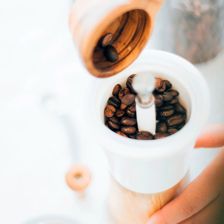 Hario V60 Manuel Kaffemølle Oliventræ