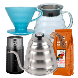 Hario Filterbryg Sæt Inkl. V60 Dripper 2 Kop. Blå, Server 0,6 L, IKAPE Kedel 1,2 L, Kaffemølle & 400g Rigtig Kaffe