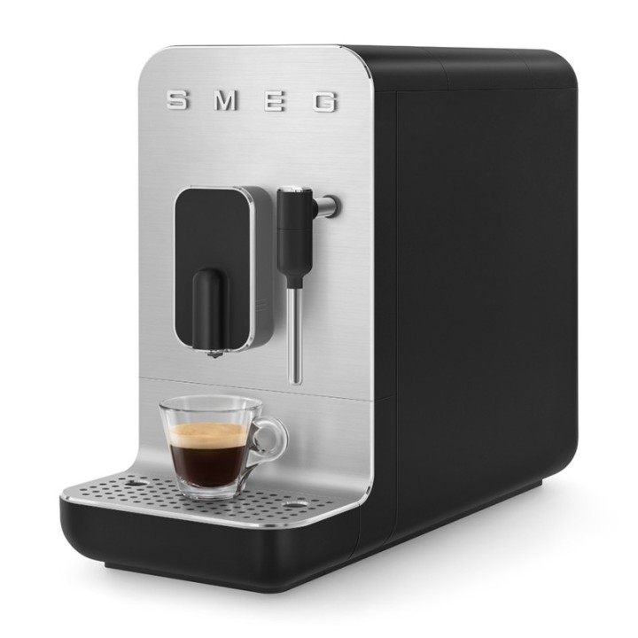 Smeg BCC12BLMEU Espressomaskine Sort Inkl. Mælkekande 0,35L & Rigtig Kaffe Crema Intenso 1kg Hele kaffebønner
