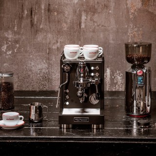 La Pavoni Mini Cellini Sort LPSMCB01EU Espressomaskine Inkl. Eureka Mignon Zero 55s Mat Sort Espressokværn