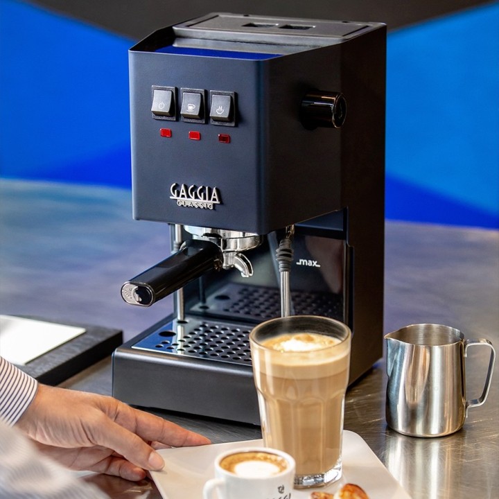 Gaggia Classic E24 Blå Espressomaskine Inkl. Eureka Mignon Zero 55s & Baristaudstyr