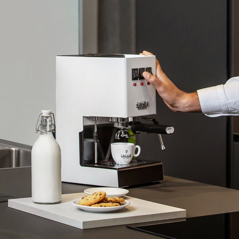 Gaggia Classic E24 Hvid Espressomaskine Inkl. Eureka Mignon Zero 55s & Baristaudstyr
