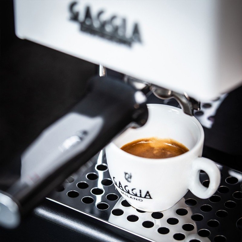 Gaggia Classic E24 Hvid Espressomaskine Inkl. Eureka Mignon Zero 55s & Baristaudstyr