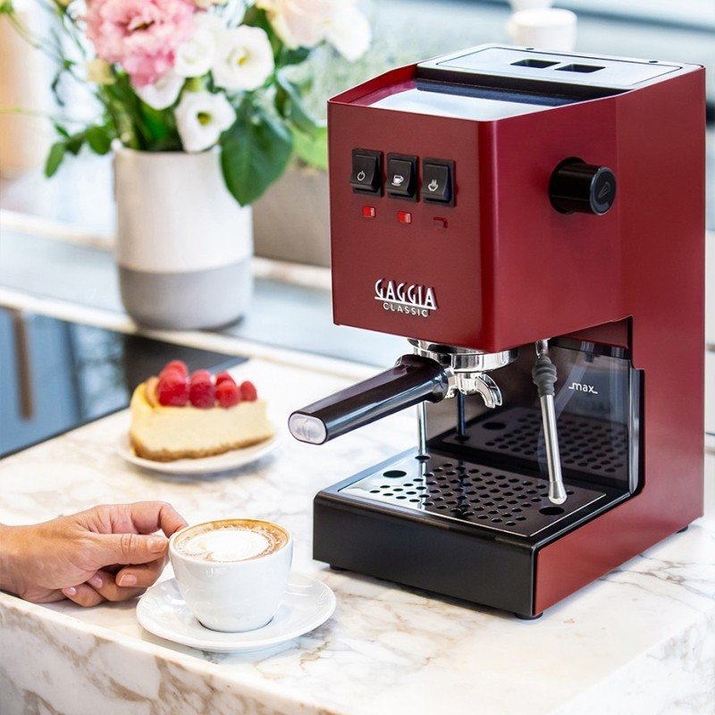 Gaggia Classic E24 Rød Espressomaskine Inkl. Eureka Mignon Zero 55s & Baristaudstyr