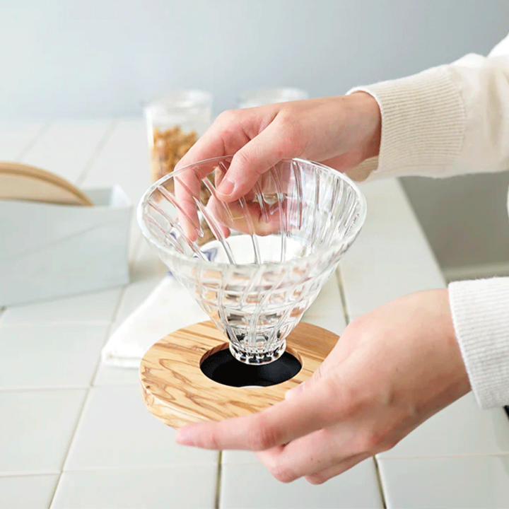 Hario V60 Coffee Server 0,6 L & Hario V60-02 Glas Dripper 2 Kop. Oliventræ