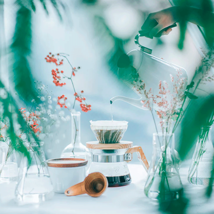 Hario V60 Coffee Server 0,6 L & Hario V60-02 Glas Dripper 2 Kop. Oliventræ