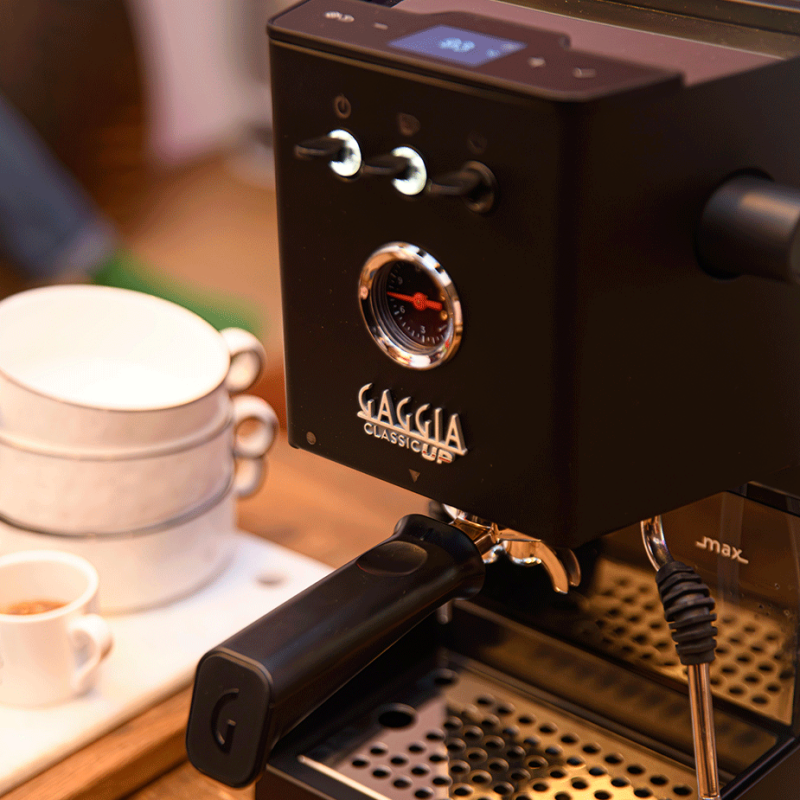Gaggia Classic UP Sort Espressomaskine Inkl. Eureka Mignon Libra 55 Chrome/Mat Sort Espressokværn