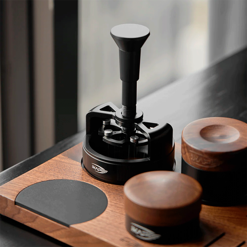 IKAPE One-Press Spring-Back Espresso WDT Tool 58 mm Sort
