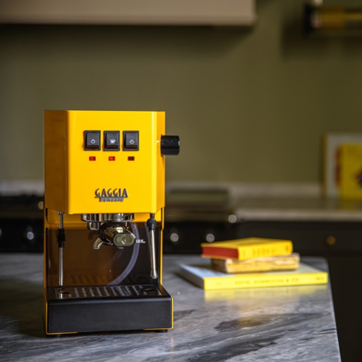 Gaggia Classic E24 Sunshine Yellow Espressomaskine Inkl. Eureka Mignon Zero 65 Speedy Mat Sort Espressokværn
