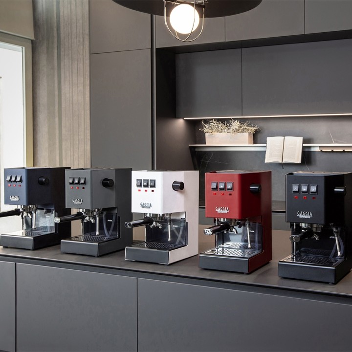 Gaggia Classic E24 Rød Espressomaskine Inkl. Eureka Mignon Zero 65 Speedy Mat Sort Espressokværn