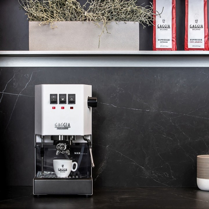 Gaggia Classic E24 Hvid Espressomaskine Inkl. Eureka Mignon Zero 65 Speedy Hvid Espressokværn