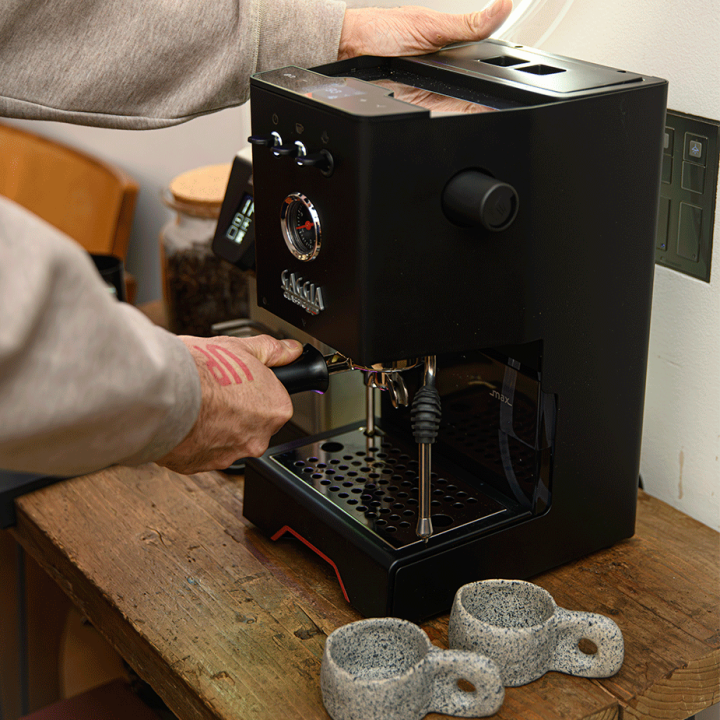 Gaggia Classic UP Sort Espressomaskine Inkl. Eureka Mignon Zero 65 Speedy Mat Sort Espressokværn