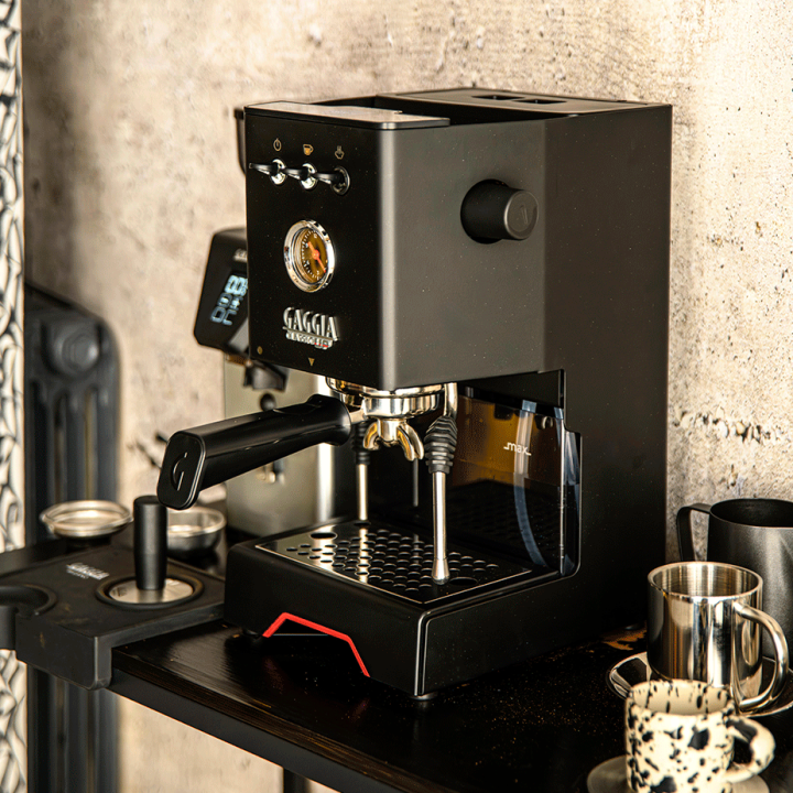 Gaggia Classic UP Sort Espressomaskine Inkl. Eureka Mignon Zero 65 Speedy Mat Sort Espressokværn