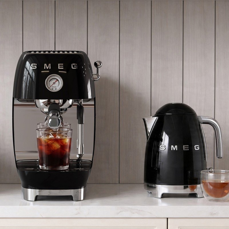 Smeg ECF03BLEU Manuel Espressomaskine Sort