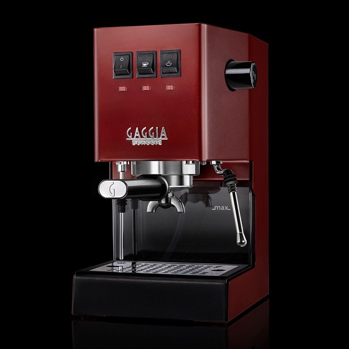 Gaggia Classic E24 Rød Espressomaskine Inkl. Timemore Bricks Kværn 01S & Motta Aurora Kande 0,35L