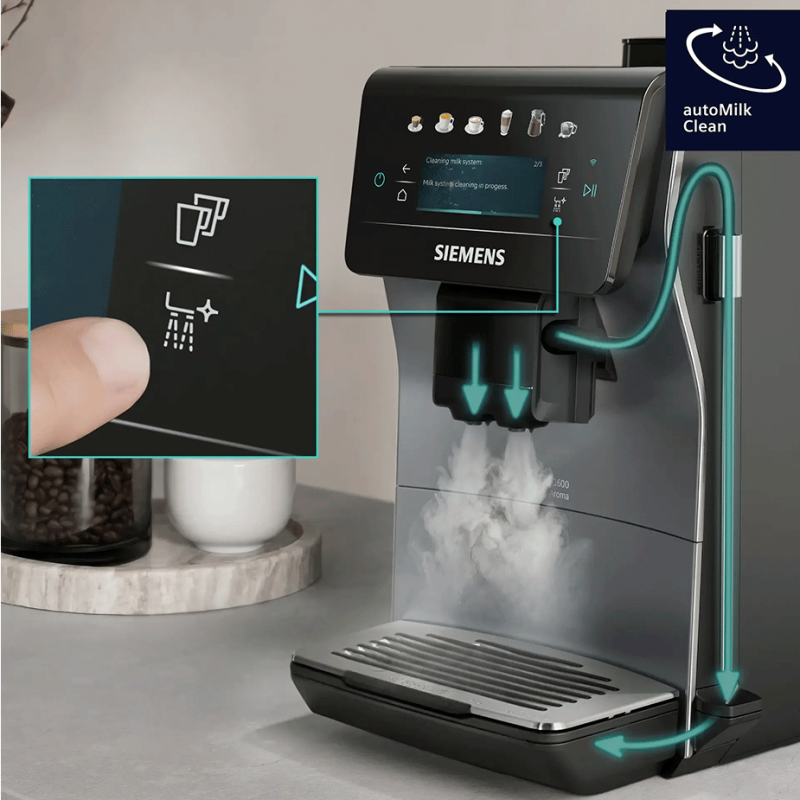 Siemens TP603EM6 EQ6 Espressomaskine Midnat Sølvmetallic Inkl. Mælkekande Glas, Rengøringsprodukter & 2kg Rigtig Kaffe