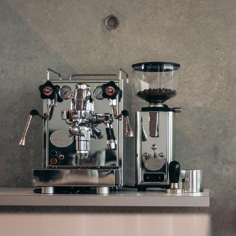 ECM Mechanika VI Slim Espressomaskine Inkl. Eureka Mignon Zero 65 Speedy Chrome Espressokværn, Mælkekande, Knockbox & Tamper