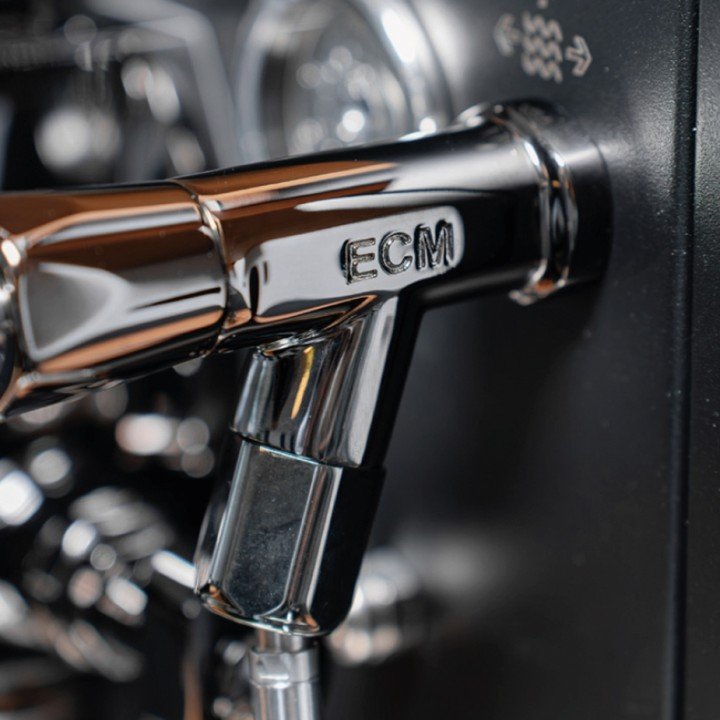 ECM Synchronika II Espressomaskine 30th Anniversary Edition Sort med trædetaljer