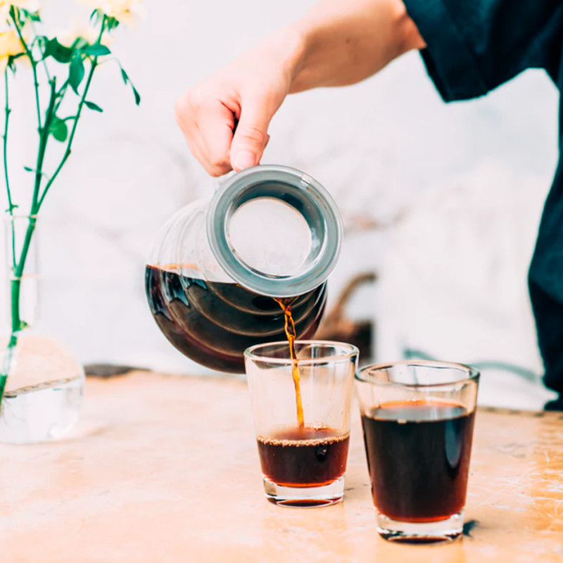 Hario V60 Filterbryg Sæt Inkl. V60 Range Server 60 cl, Momiji Rød Dripper 2 Kop. & Filtre