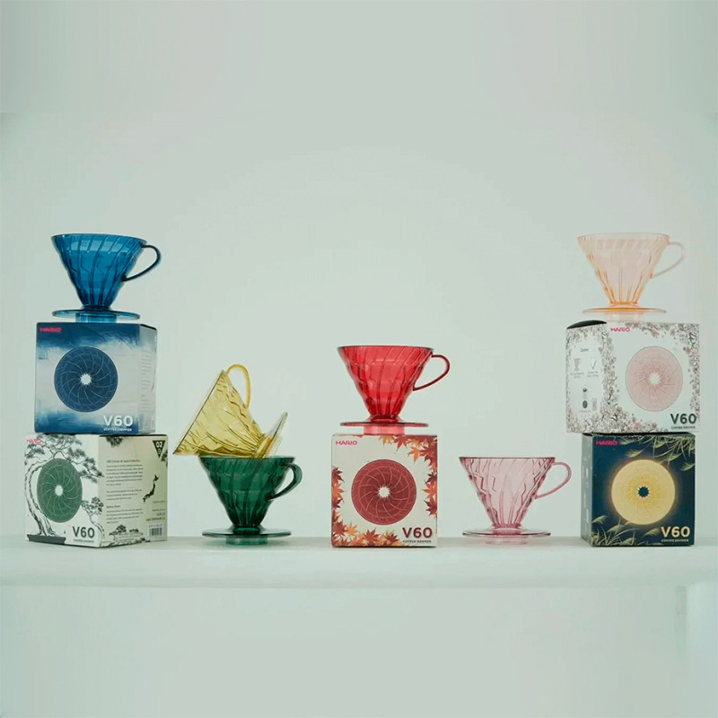 Hario V60 Filterbryg Sæt Inkl. V60 Range Server 60 cl, Momiji Rød Dripper 2 Kop. & Filtre