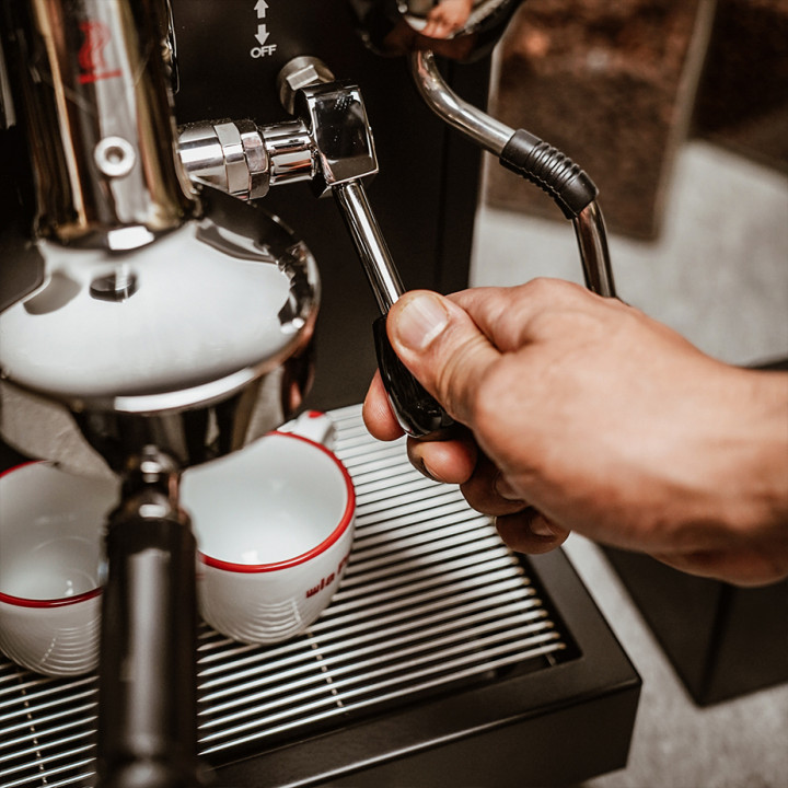 La Pavoni Mini Cellini Sort LPSMCB01EU Espressomaskine Inkl. Eureka Mignon Specialita Sort/Chrome Espressokværn