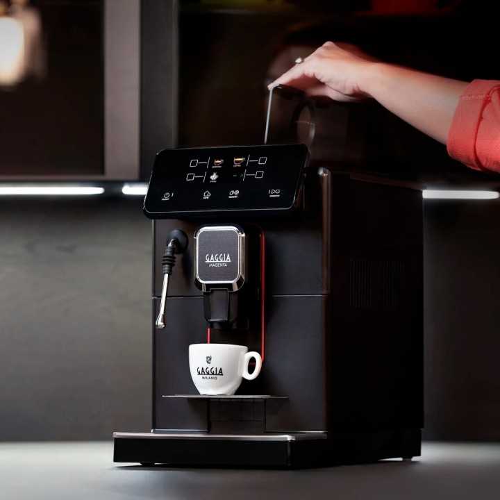 Gaggia Magenta Plus Espressomaskine Inkl. 2kg Rigtig Kaffe & Mælkekande Gaggia Magenta Plus Espressomaskine Inkl. 2kg Rigtig Kaffe & Mælkekande