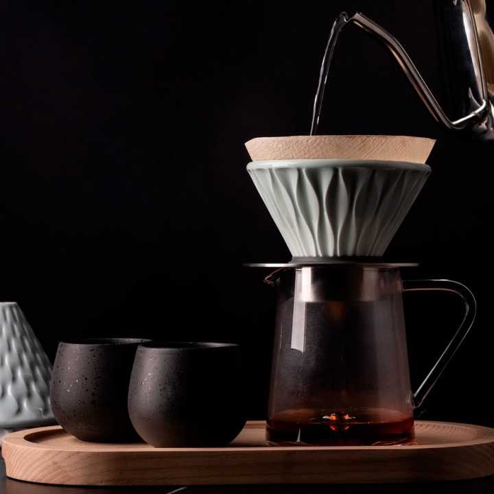 Loveramics Brewers Glaskande Inkl. Hario V60-02 Keramik Dripper 2 Kop. Loveramics Brewers Glaskande Inkl. Hario V60-02 Keramik Dripper 2 Kop.