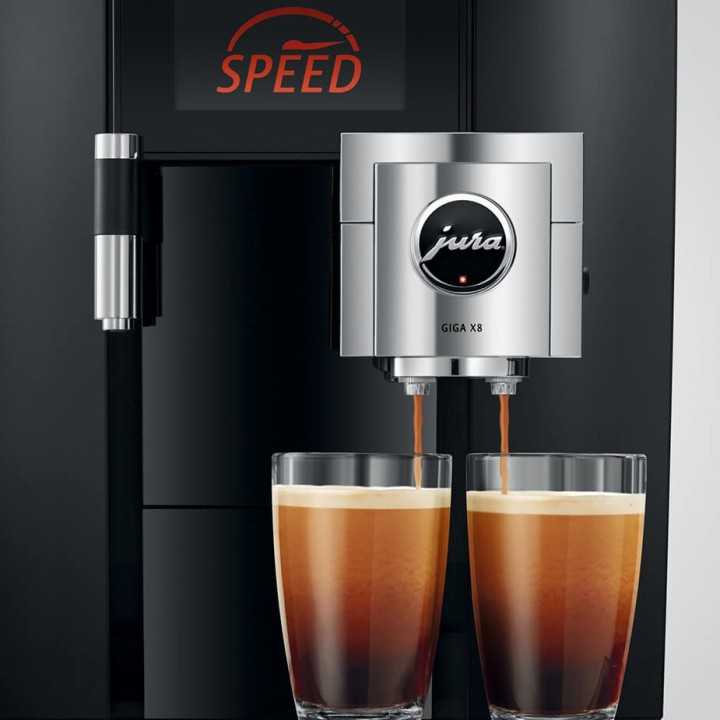 Jura Giga X8 (EA) Espressomaskine Inkl. 2,5L Cooler, Pleje & 12kg Kaffe Jura Giga X8 (EA) Espressomaskine Inkl. 2,5L Cooler, Pleje & 12kg Kaffe