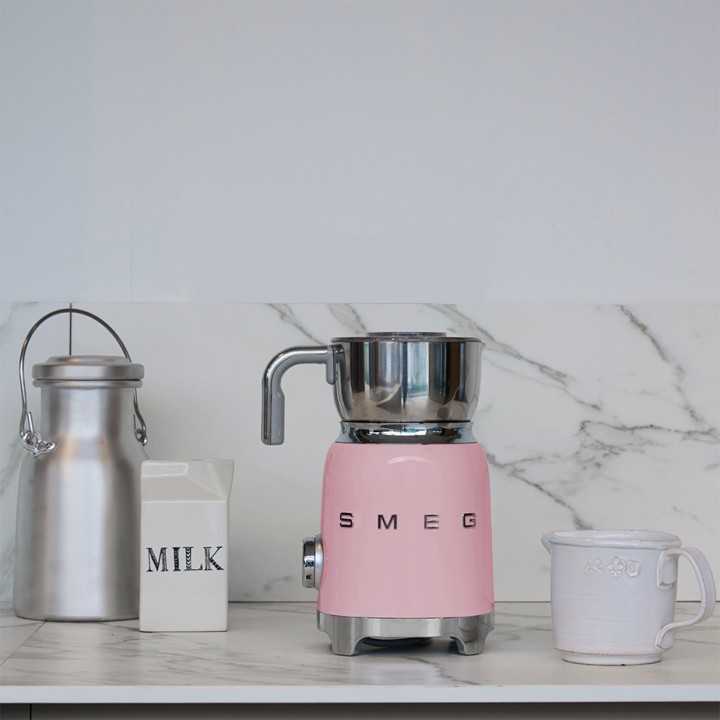 Smeg MFF01PKEU Mælkeskummer Rosa