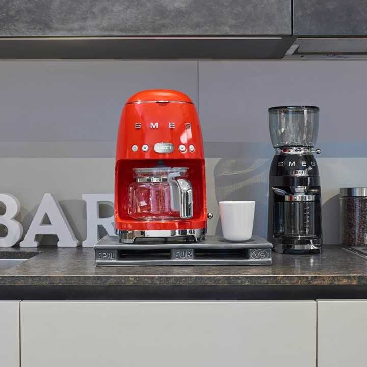 Smeg DCF02RDEU Drip Kaffemaskine Rød Smeg DCF02RDEU Drip Kaffemaskine Rød