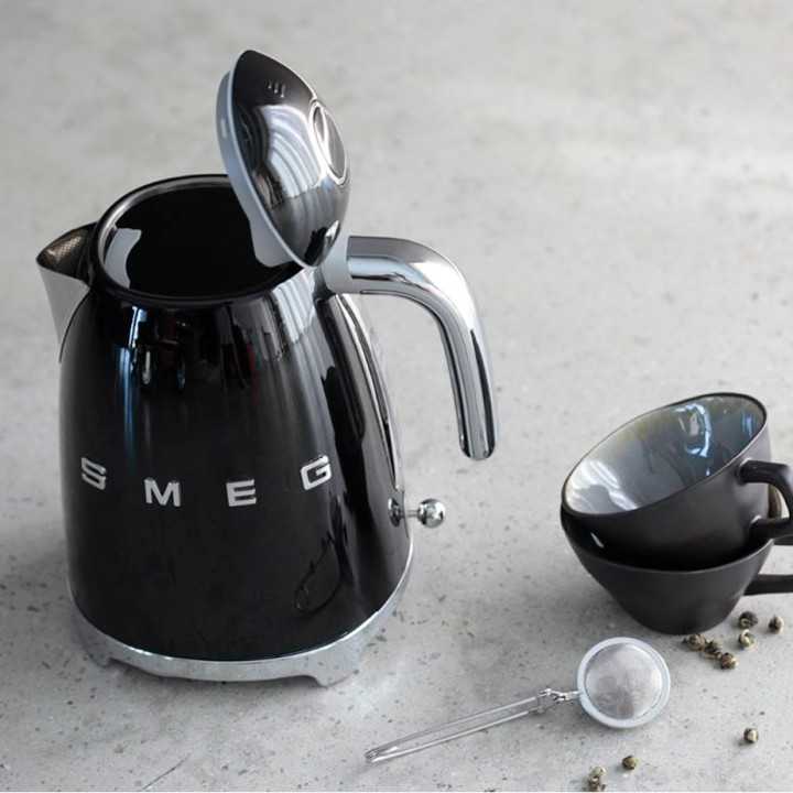 Smeg KLF03BLEU Elkedel 1,7L Sort Smeg KLF03BLEU Elkedel 1,7L Sort